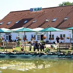 Hotel-Pension Am Muehlberg 3*