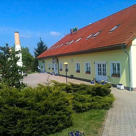 Hotel-pension Am Muehlberg 3*