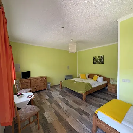 Hotel-Pension Am Muehlberg 3*