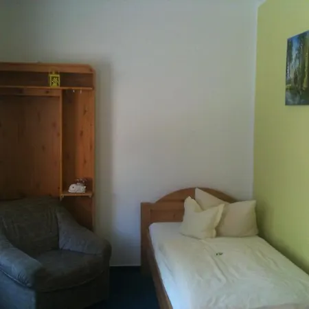 Hotel-pension Am Muehlberg Отель Люббенау