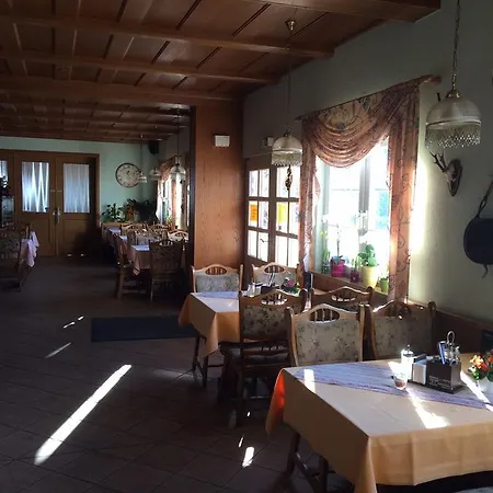 Hotel-pension Am Muehlberg فندق لوبنو