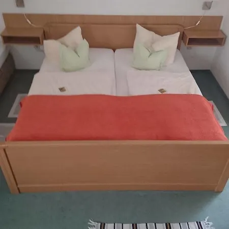 Hotel-pension Am Mühlberg 3*